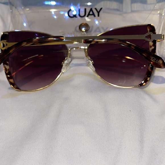 NWOT Quay Sunglasses - Picture 3 of 5